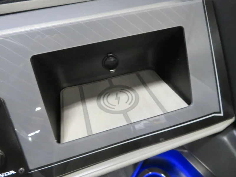 Slide: The Image of Tahoe Cascade 2385 Swingback (VRB) & Honda 4-Stroke EFI 2024 - 15