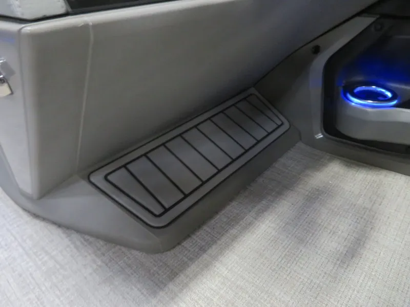 Slide: The Image of Tahoe Cascade 2385 Swingback (VRB) & Honda 4-Stroke EFI 2024 - 18