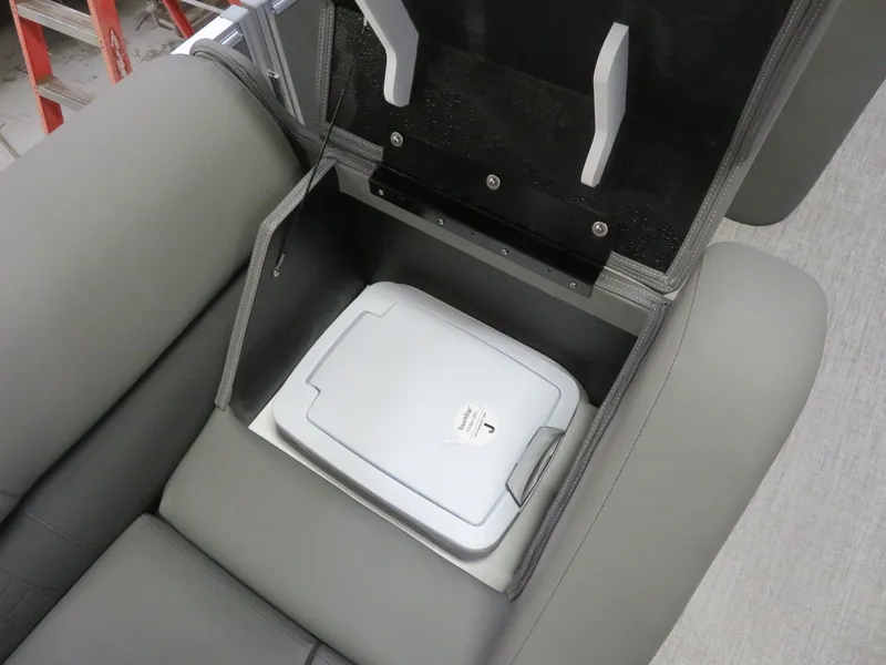 Slide: The Image of Tahoe Cascade 2385 Swingback (VRB) & Honda 4-Stroke EFI 2024 - 30