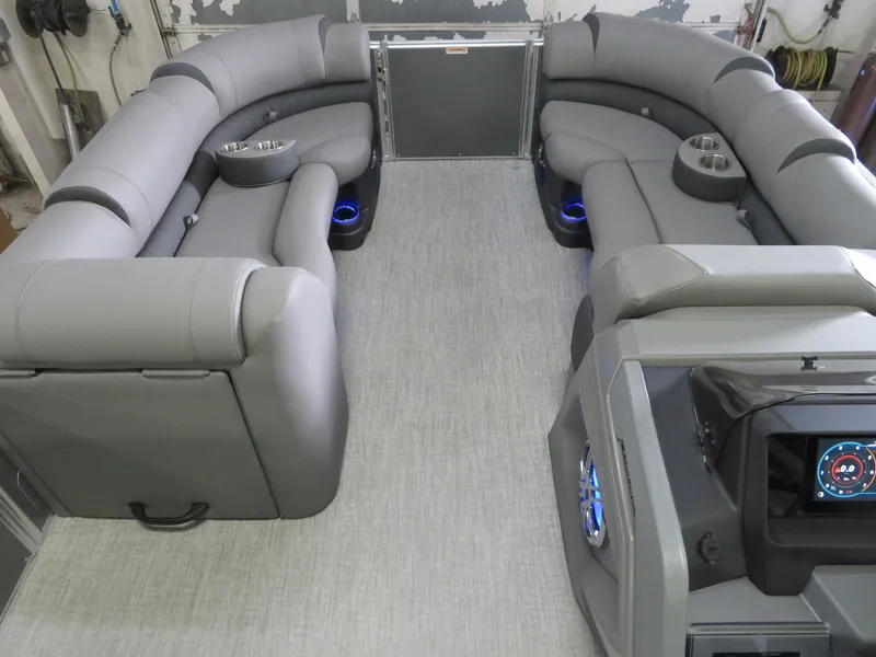 Slide: The Image of Tahoe Cascade 2385 Swingback (VRB) & Honda 4-Stroke EFI 2024 - 38