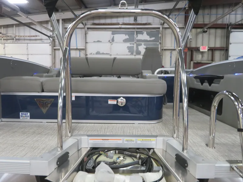 Slide: The Image of Tahoe Cascade 2385 Swingback (VRB) & Honda 4-Stroke EFI 2024 - 48