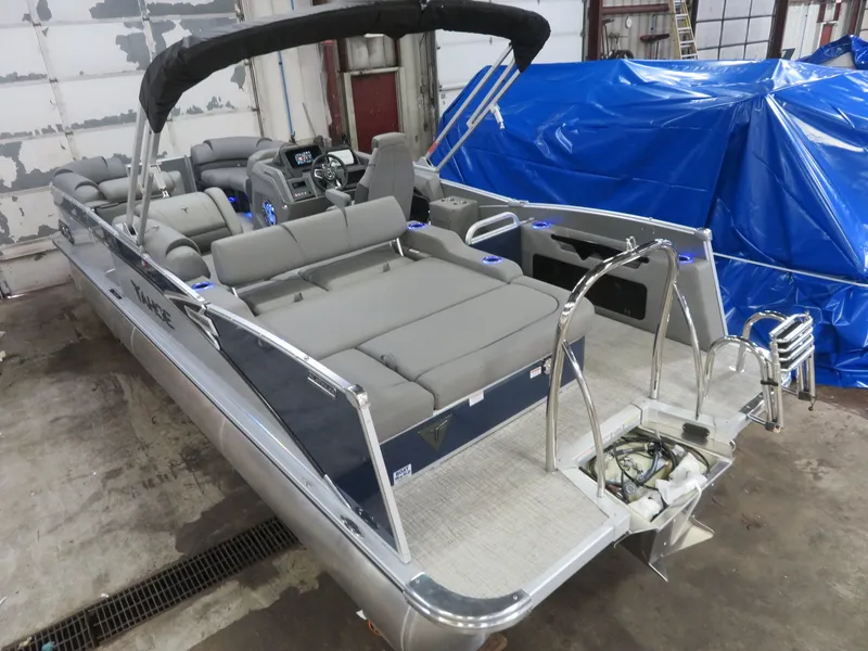 Slide: The Image of Tahoe Cascade 2385 Swingback (VRB) & Honda 4-Stroke EFI 2024 - 49