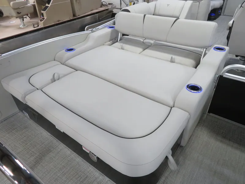Slide: The Image of Tahoe Cascade 115HP VRB 2385 Swingback Pontoon 2024 - 24