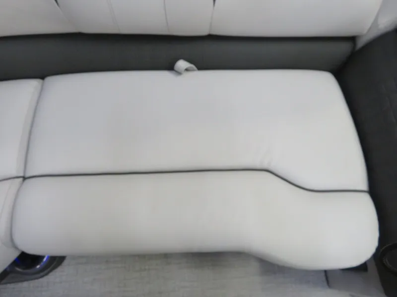 Slide: The Image of Tahoe Cascade 115HP VRB 2385 Swingback Pontoon 2024 - 30