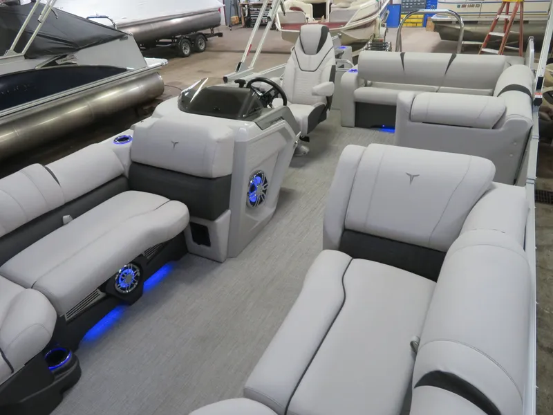 Slide: The Image of Tahoe Cascade 115HP VRB 2385 Swingback Pontoon 2024 - 33