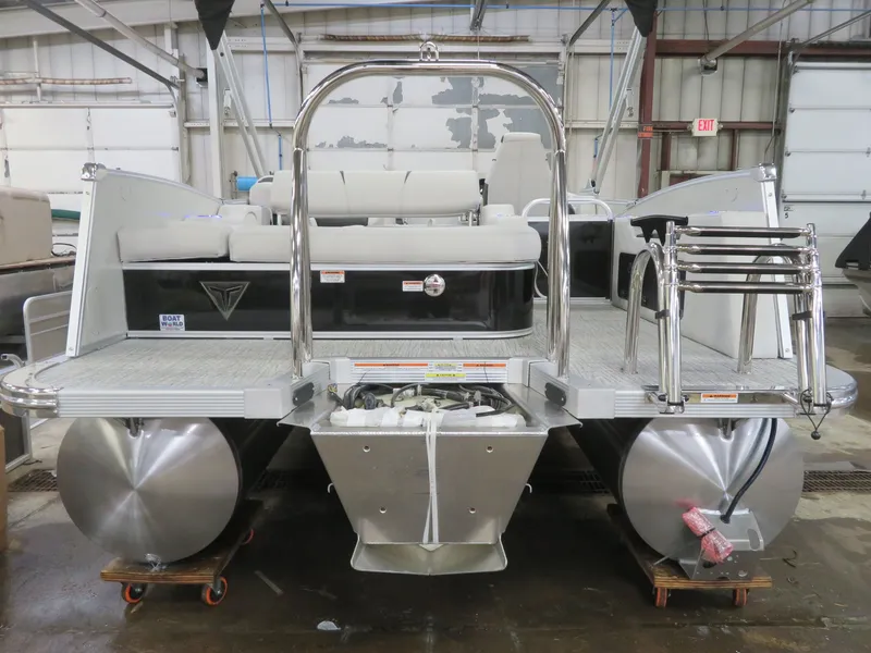 Slide: The Image of Tahoe Cascade 115HP VRB 2385 Swingback Pontoon 2024 - 40
