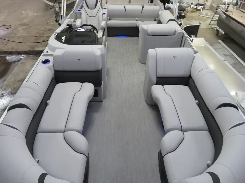 Slide: The Image of Tahoe Cascade 115HP VRB 2385 Swingback Pontoon 2024 - 48