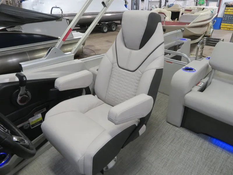 Slide: The Image of Tahoe Cascade 2385 Swingback (VRB) & Honda 115HP 4-Stroke EFI 2024 - 14