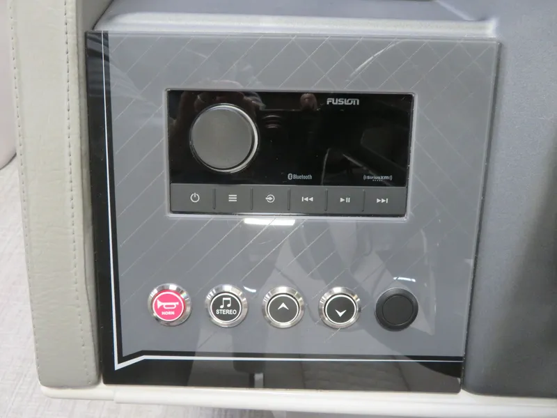 Slide: The Image of Tahoe Cascade 2385 Swingback (VRB) & Honda 115HP 4-Stroke EFI 2024 - 16