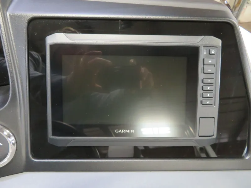 Slide: The Image of Tahoe Cascade 2385 Swingback (VRB) & Honda 115HP 4-Stroke EFI 2024 - 18