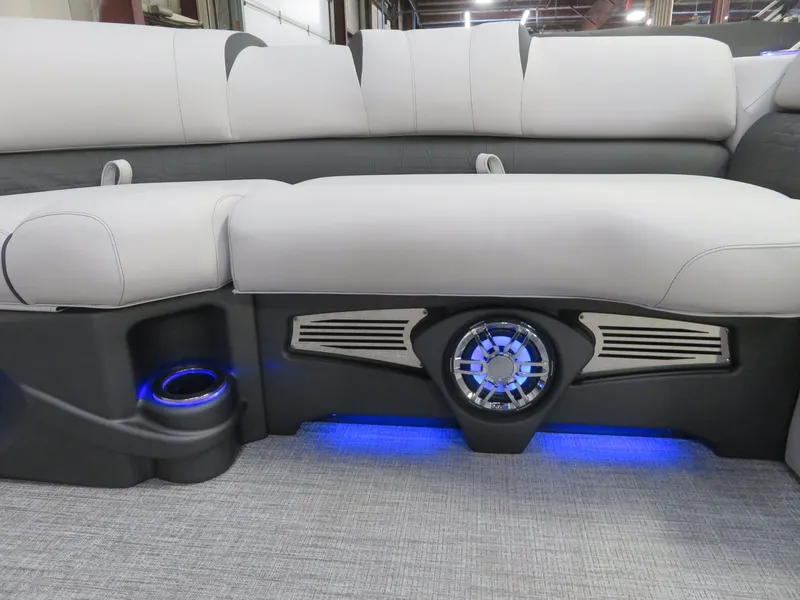 Slide: The Image of Tahoe Cascade 2385 Swingback (VRB) & Honda 115HP 4-Stroke EFI 2024 - 29