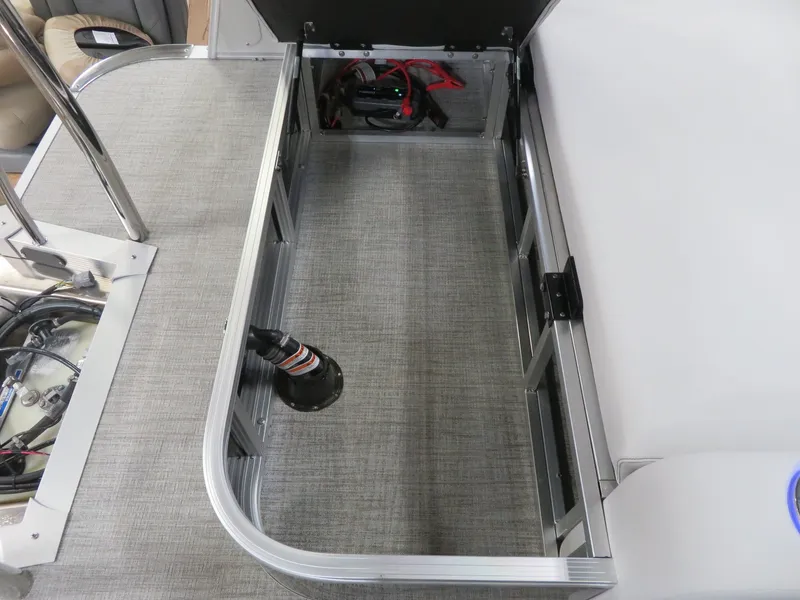 Slide: The Image of Tahoe Cascade 2385 Swingback (VRB) & Honda 115HP 4-Stroke EFI 2024 - 32