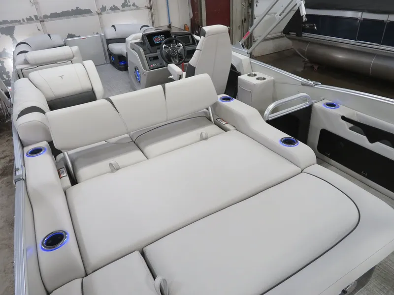 Slide: The Image of Tahoe Cascade 2385 Swingback (VRB) & Honda 115HP 4-Stroke EFI 2024 - 37