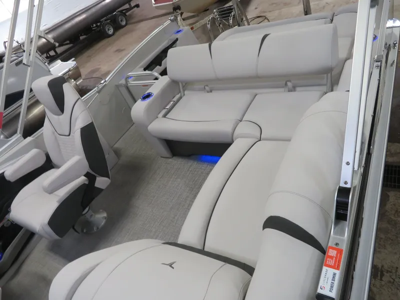 Slide: The Image of Tahoe Cascade 2385 Swingback (VRB) & Honda 115HP 4-Stroke EFI 2024 - 7