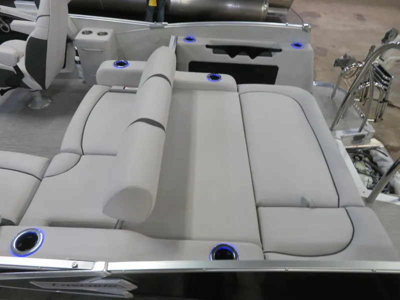 Slide: The Image of Tahoe Cascade 2385 Swingback (VRB) & Honda 115HP 4-Stroke EFI 2024 - 8