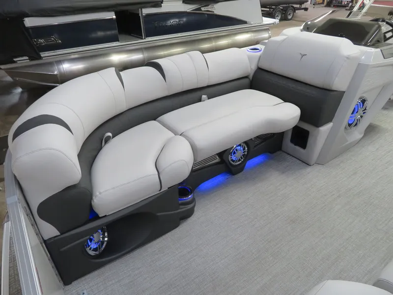 Slide: The Image of Tahoe Cascade 2385 Swingback (VRB) & Honda 115HP 4-Stroke EFI 2024 - 9