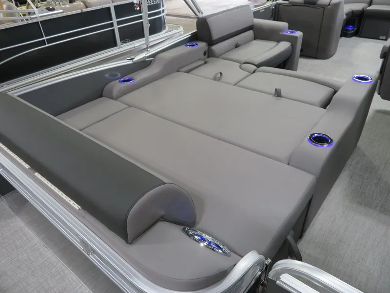 Slide: The Image of Tahoe Cascade 2385 VRL Swingback & Honda 140HP 4-Stroke EFI 2024 - 20