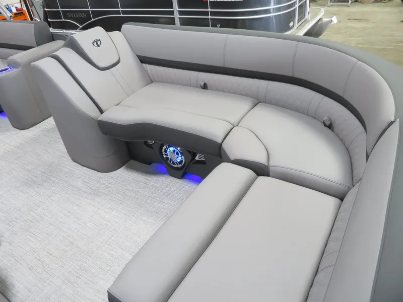 Slide: The Image of Tahoe Cascade 2385 VRL Swingback & Honda 140HP 4-Stroke EFI 2024 - 22