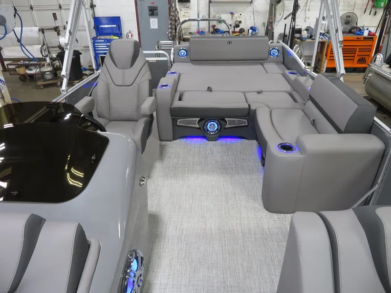 Slide: The Image of Tahoe Cascade 2385 VRL Swingback & Honda 140HP 4-Stroke EFI 2024 - 24