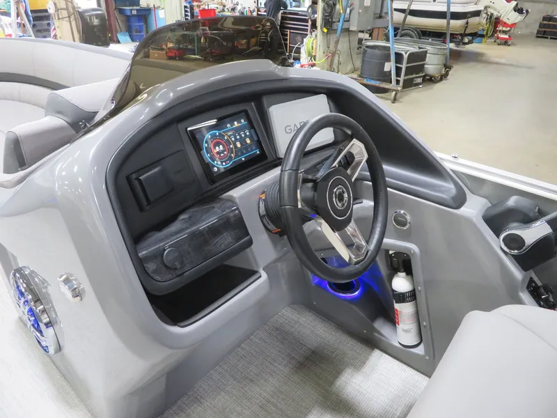 Slide: The Image of Tahoe Cascade 2385 VRL Swingback & Honda 140HP 4-Stroke EFI 2024 - 26