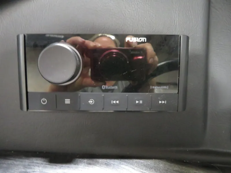 Slide: The Image of Tahoe Cascade 2385 VRL Swingback & Honda 140HP 4-Stroke EFI 2024 - 27