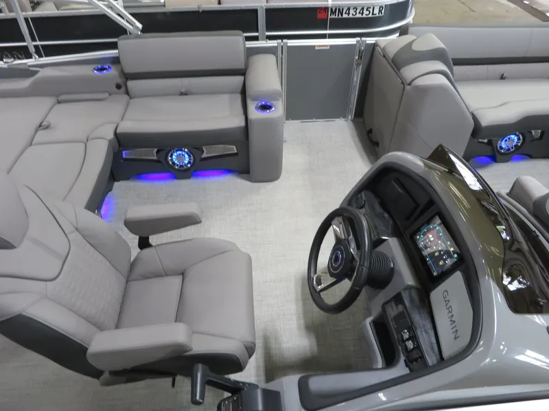 Slide: The Image of Tahoe Cascade 2385 VRL Swingback & Honda 140HP 4-Stroke EFI 2024 - 3