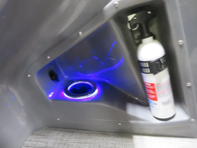 Slide: The Image of Tahoe Cascade 2385 VRL Swingback & Honda 140HP 4-Stroke EFI 2024 - 33