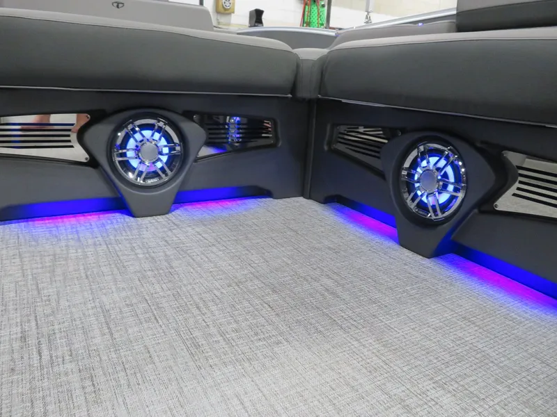 Slide: The Image of Tahoe Cascade 2385 VRL Swingback & Honda 140HP 4-Stroke EFI 2024 - 36