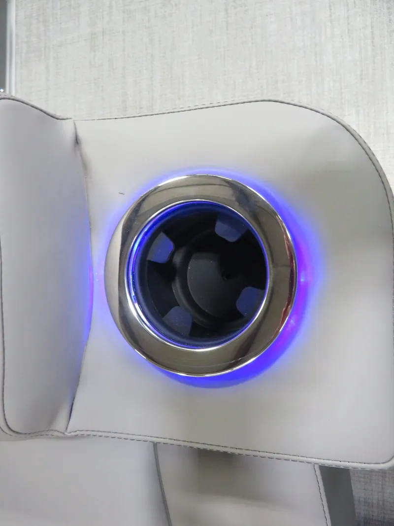 Slide: The Image of Tahoe Cascade 2385 VRL Swingback & Honda 140HP 4-Stroke EFI 2024 - 37