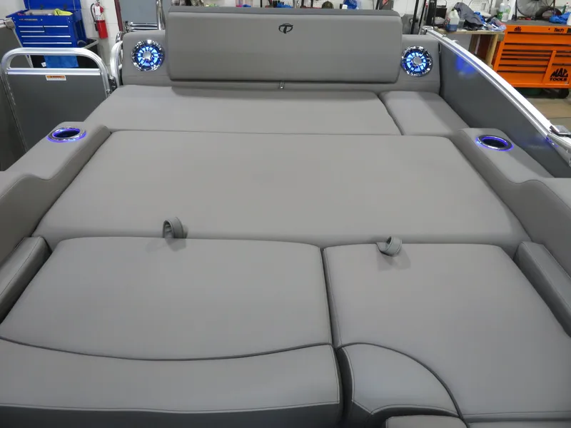 Slide: The Image of Tahoe Cascade 2385 VRL Swingback & Honda 140HP 4-Stroke EFI 2024 - 38