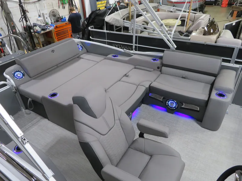 Slide: The Image of Tahoe Cascade 2385 VRL Swingback & Honda 140HP 4-Stroke EFI 2024 - 4