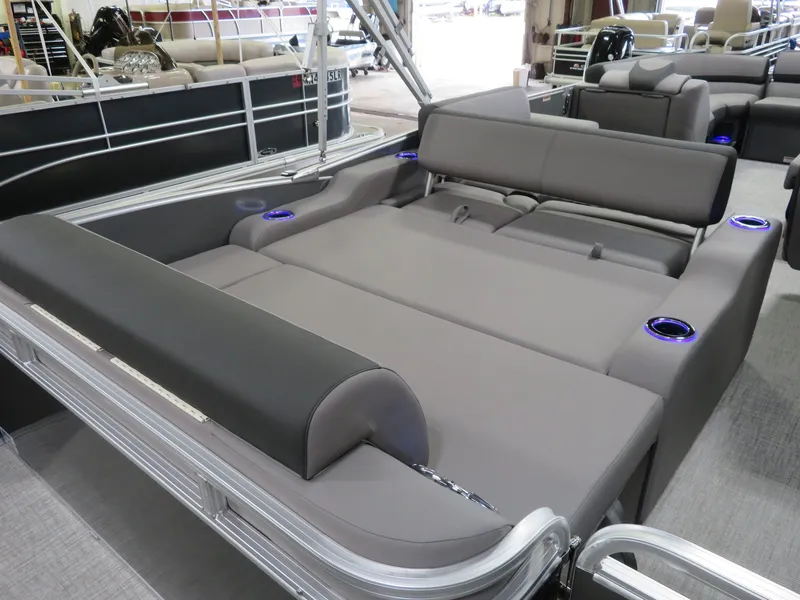 Slide: The Image of Tahoe Cascade 2385 VRL Swingback & Honda 140HP 4-Stroke EFI 2024 - 40