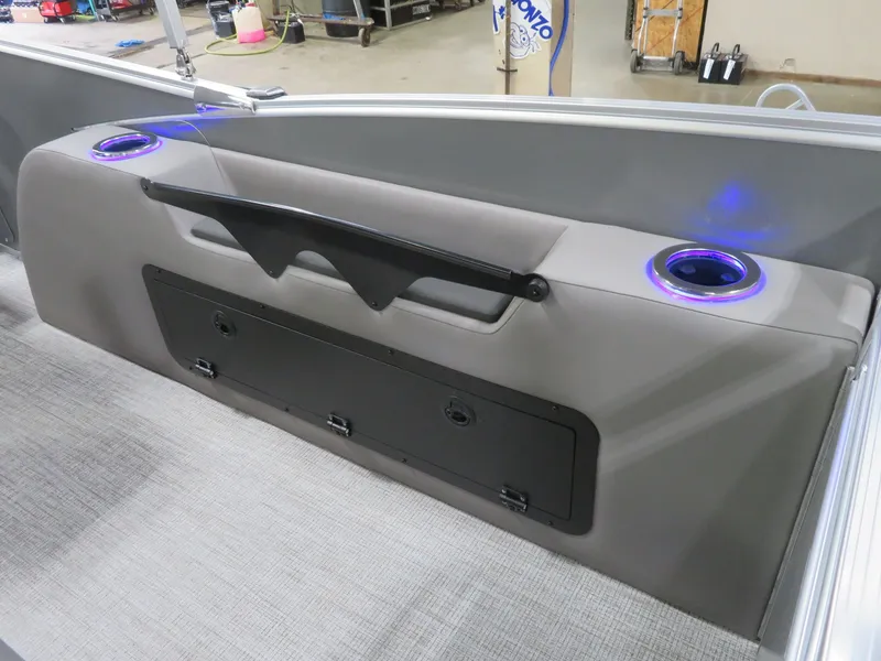 Slide: The Image of Tahoe Cascade 2385 VRL Swingback & Honda 140HP 4-Stroke EFI 2024 - 42