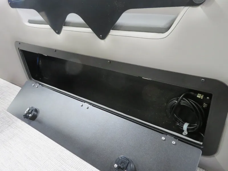 Slide: The Image of Tahoe Cascade 2385 VRL Swingback & Honda 140HP 4-Stroke EFI 2024 - 43