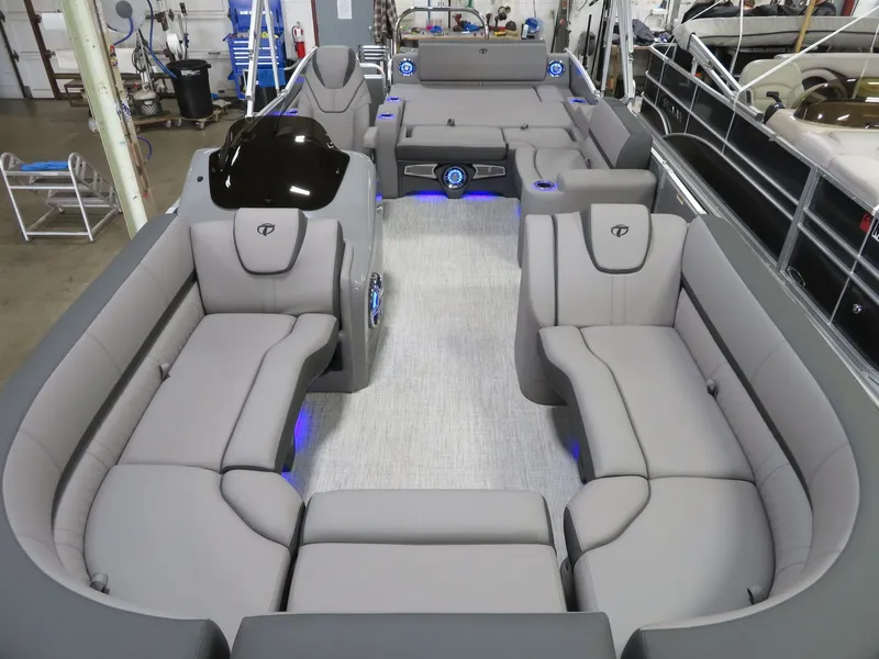 Slide: The Image of Tahoe Cascade 2385 VRL Swingback & Honda 140HP 4-Stroke EFI 2024 - 5