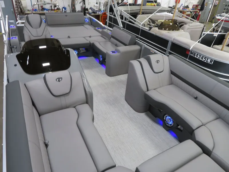 Slide: The Image of Tahoe Cascade 2385 VRL Swingback & Honda 140HP 4-Stroke EFI 2024 - 8