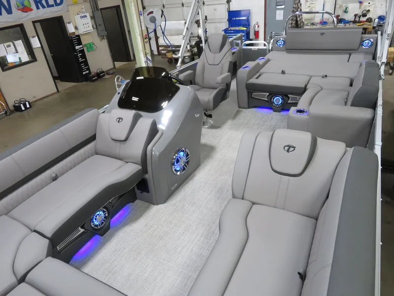 Slide: The Image of Tahoe Cascade 2385 VRL Swingback & Honda 140HP 4-Stroke EFI 2024 - 9