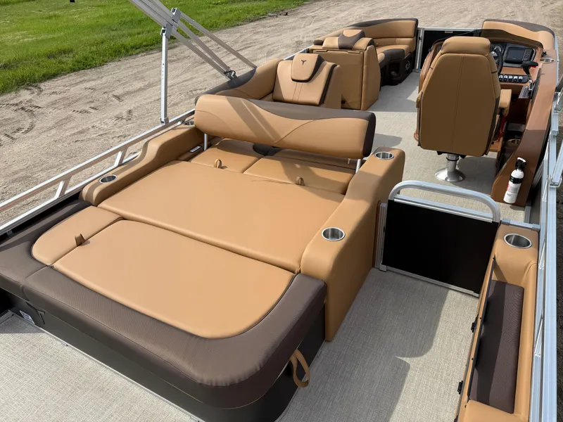 Slide: The Image of Tahoe LTZ 2385 Swingback (VRB) & Honda 4-Stroke EFI 2025 - 22