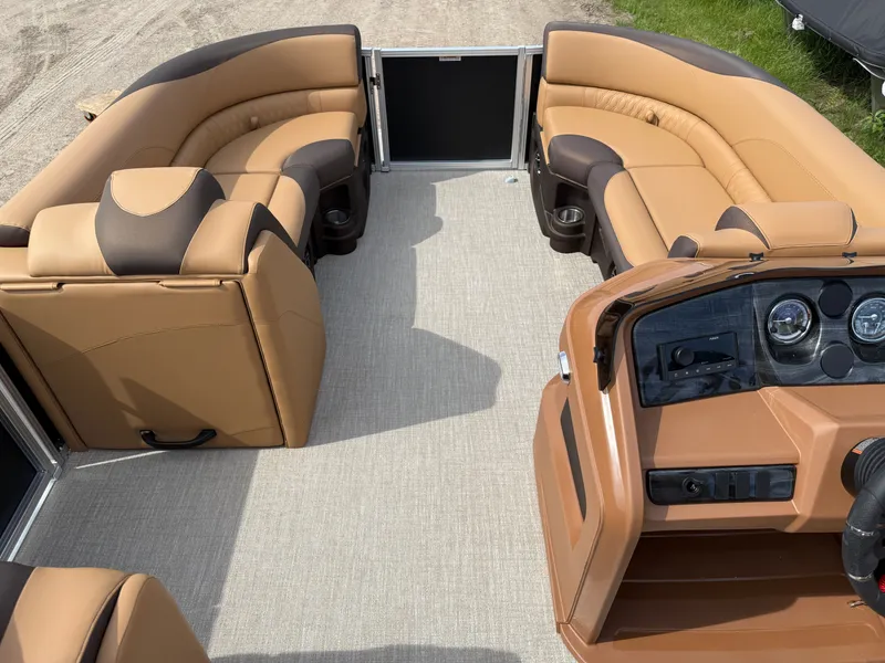 Slide: The Image of Tahoe LTZ 2385 Swingback (VRB) & Honda 4-Stroke EFI 2025 - 26