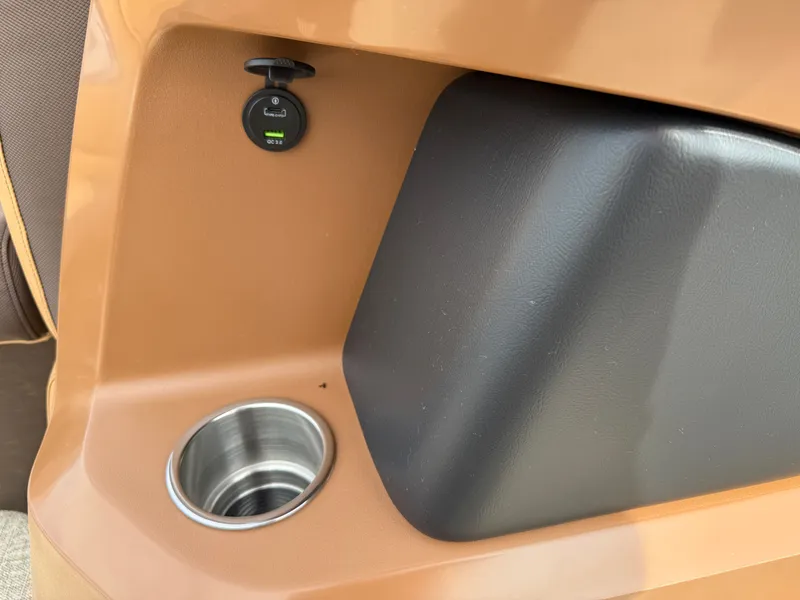 Slide: The Image of Tahoe LTZ 2385 Swingback (VRB) & Honda 4-Stroke EFI 2025 - 27