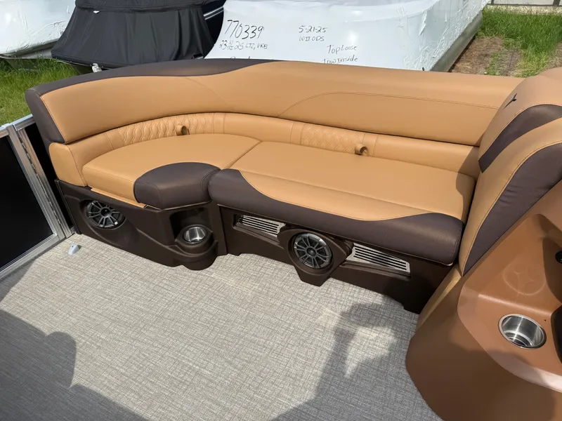 Slide: The Image of Tahoe LTZ 2385 Swingback (VRB) & Honda 4-Stroke EFI 2025 - 28