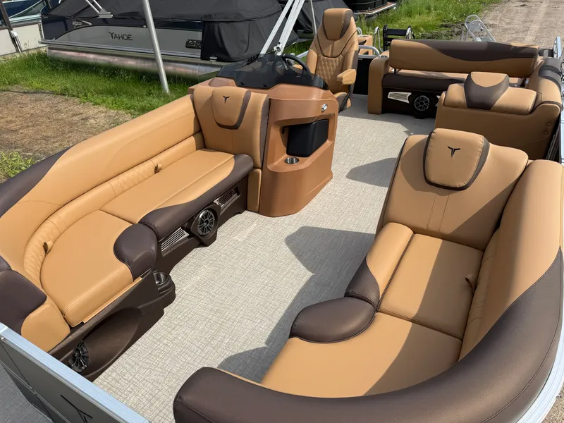 Slide: The Image of Tahoe LTZ 2385 Swingback (VRB) & Honda 4-Stroke EFI 2025 - 30