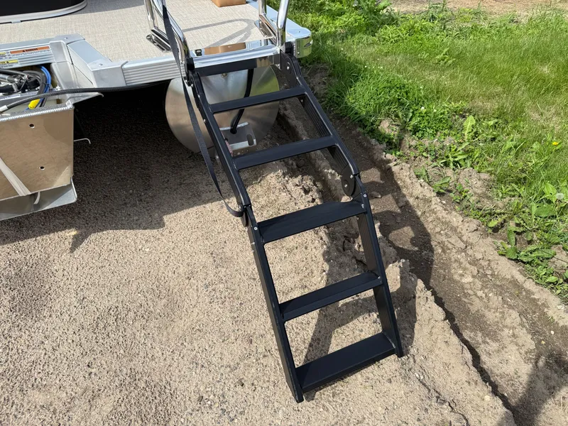 Slide: The Image of Tahoe LTZ 2385 Swingback (VRB) & Honda 4-Stroke EFI 2025 - 42