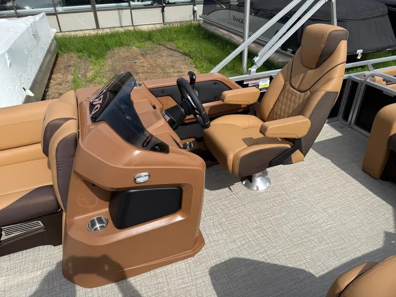 Slide: The Image of Tahoe LTZ 2385 Swingback (VRB) & Honda 4-Stroke EFI 2025 - 9