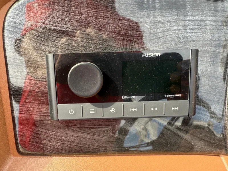 Slide: The Image of Tahoe LTZ 2385 VRB Swingback (VRB) & Honda 4-Stroke EFI 2025 - 12