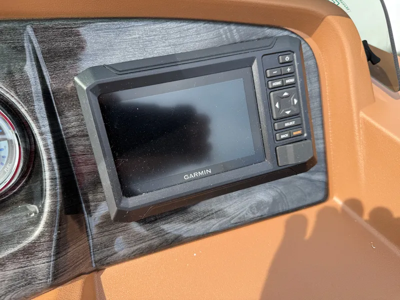 Slide: The Image of Tahoe LTZ 2385 VRB Swingback (VRB) & Honda 4-Stroke EFI 2025 - 14