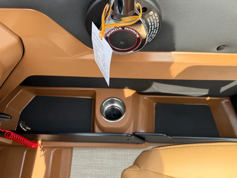 Slide: The Image of Tahoe LTZ 2385 VRB Swingback (VRB) & Honda 4-Stroke EFI 2025 - 15