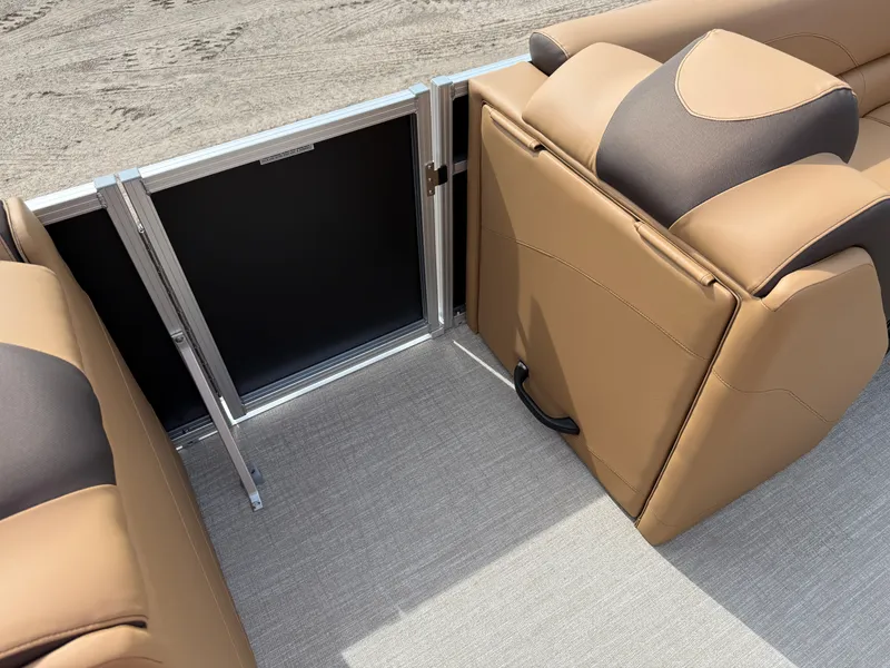 Slide: The Image of Tahoe LTZ 2385 VRB Swingback (VRB) & Honda 4-Stroke EFI 2025 - 24