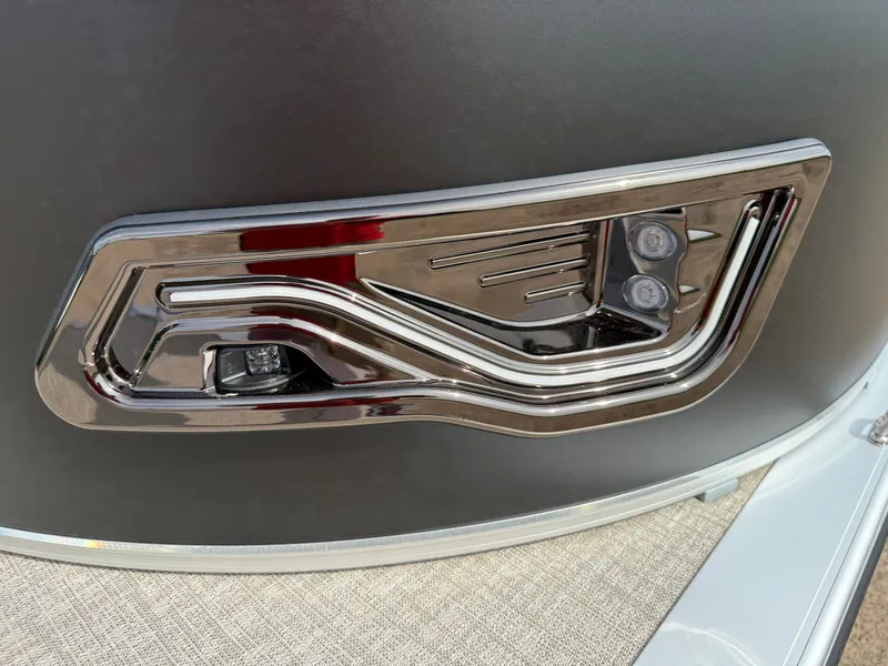 Slide: The Image of Tahoe LTZ 2385 VRB Swingback (VRB) & Honda 4-Stroke EFI 2025 - 33