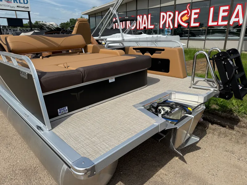 Slide: The Image of Tahoe LTZ 2385 VRB Swingback (VRB) & Honda 4-Stroke EFI 2025 - 38